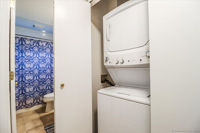 Building Photo - 22 Olcott Way