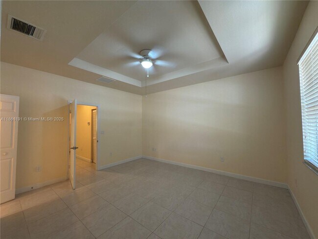 Building Photo - 14728 SW 25th Ln