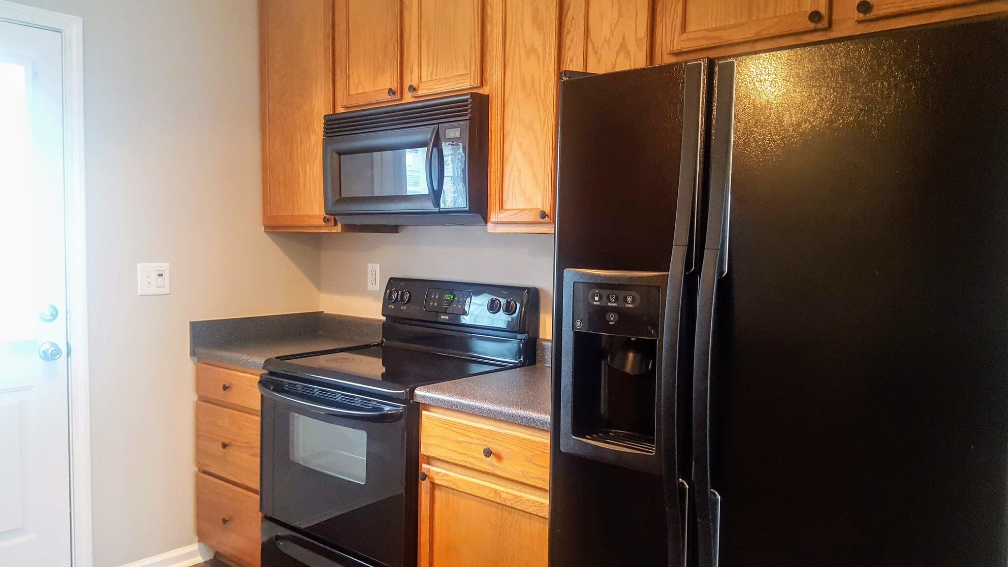 Kitchen applicances included - microwave, oven, refridgerator and dishwasher. - 3377 Weston Street