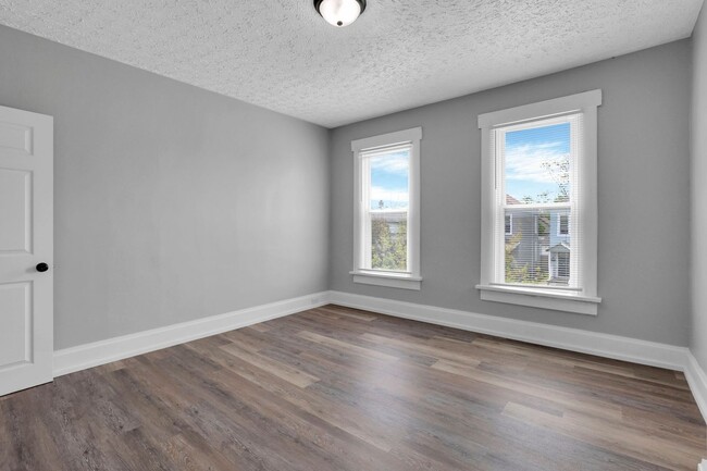 Building Photo - 124-126 E MORRILL AVE