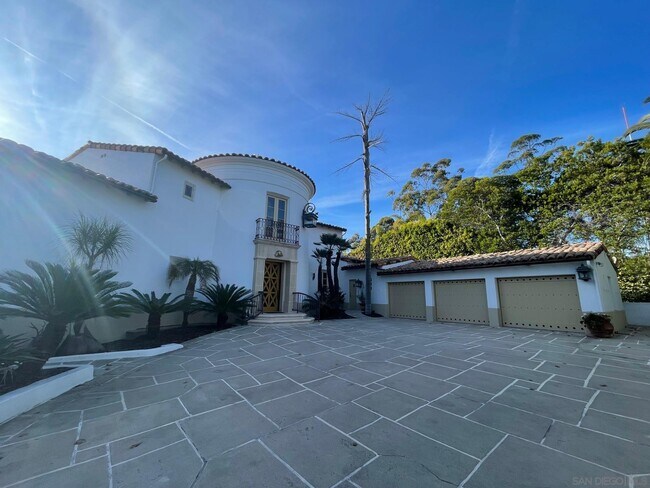 Building Photo - 6692 La Jolla Scenic S Dr