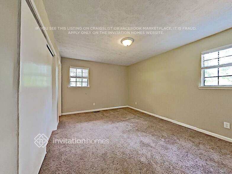 Building Photo - 216 S Sequoya Dr