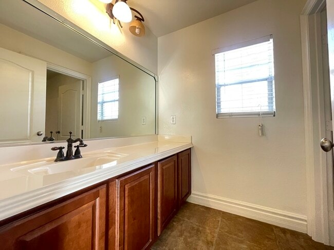 Building Photo - Carry Over Showing: This property has been...