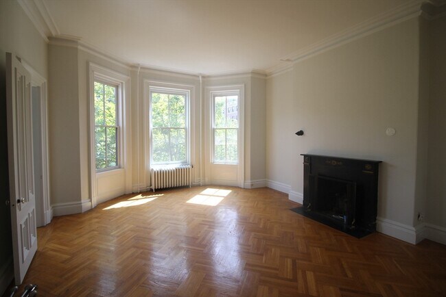 Building Photo - 396 Beacon St