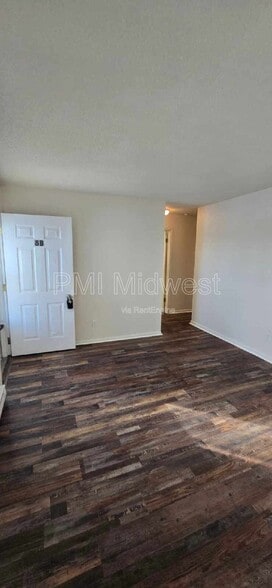 Building Photo - 570 US-52