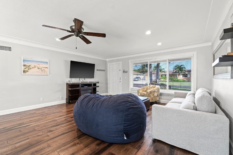 Building Photo - 306 SW 11th Ave