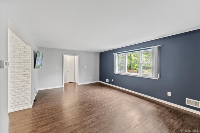 Building Photo - 106 Yorkshire Dr