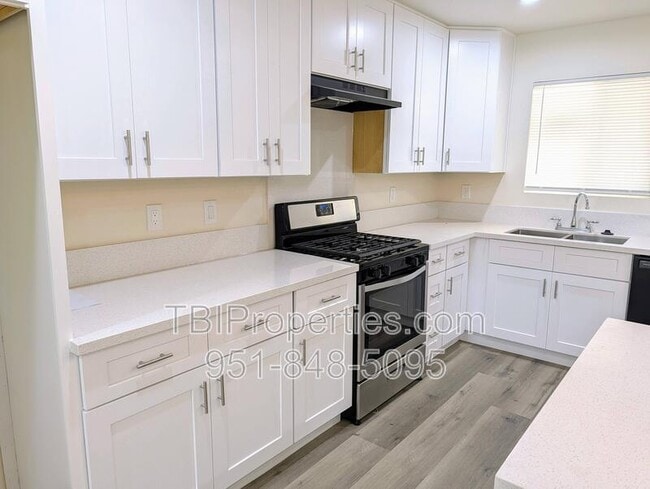 Building Photo - 1358 N Murray St