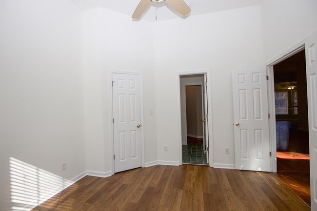 Building Photo - 26 Tahoe Cir