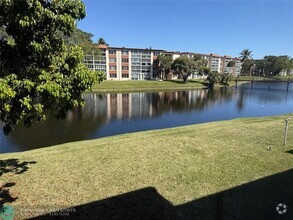 Building Photo - 1080 Del Lago Cir