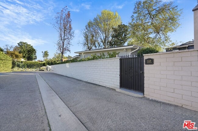 Building Photo - 5149 Fulton Ave