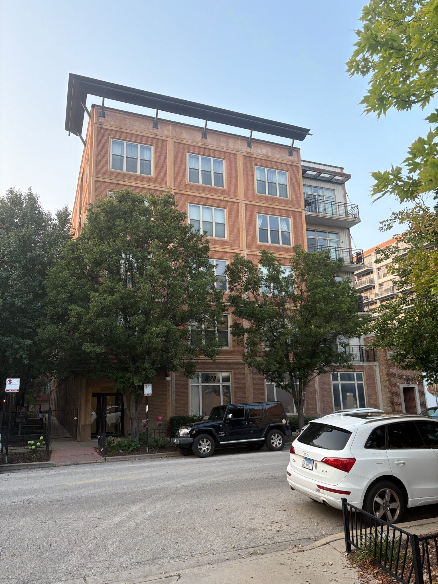 Building Photo - 1228 W Monroe St