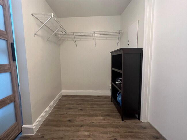 Building Photo - 1750 N Bayshore Dr