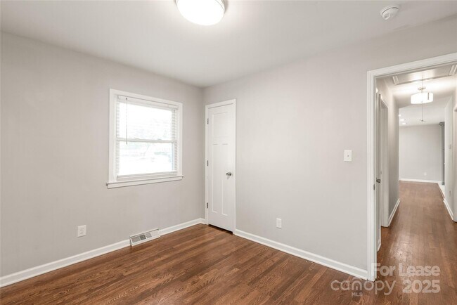 Building Photo - 3932 Slagle Dr