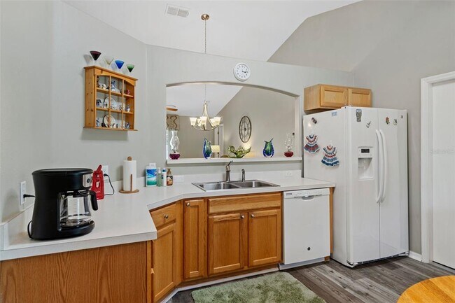 Building Photo - 12255 Linden Dr