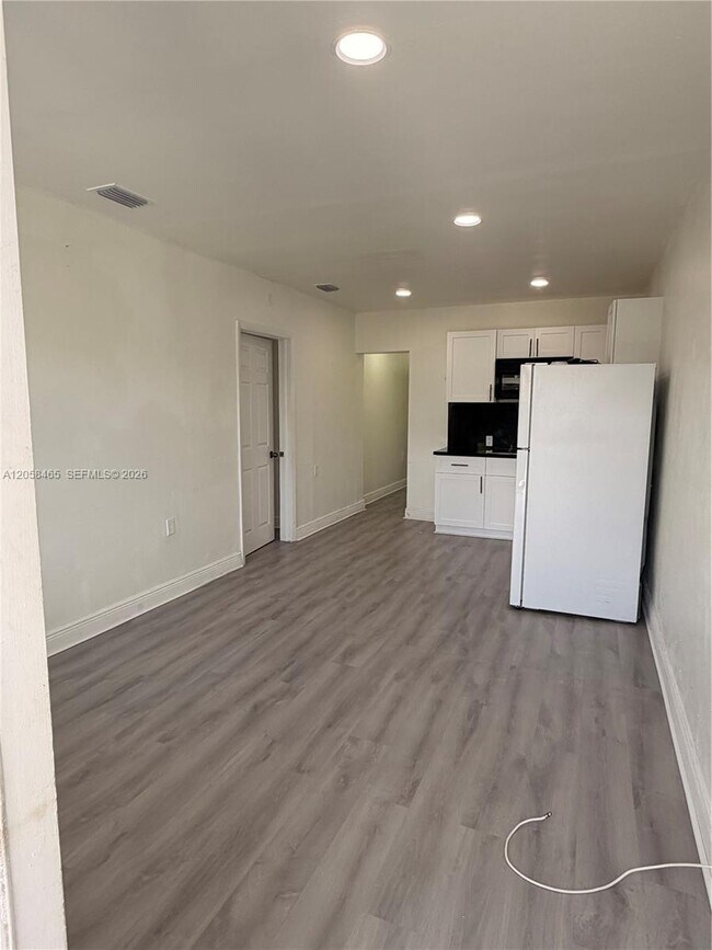 Building Photo - 3115 SW 18th St