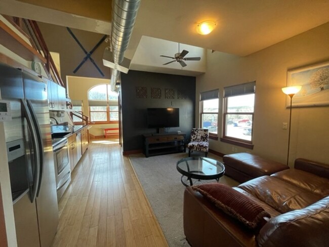 Building Photo - High-End, Modern, Industrial, 2BD, 1BA Condo