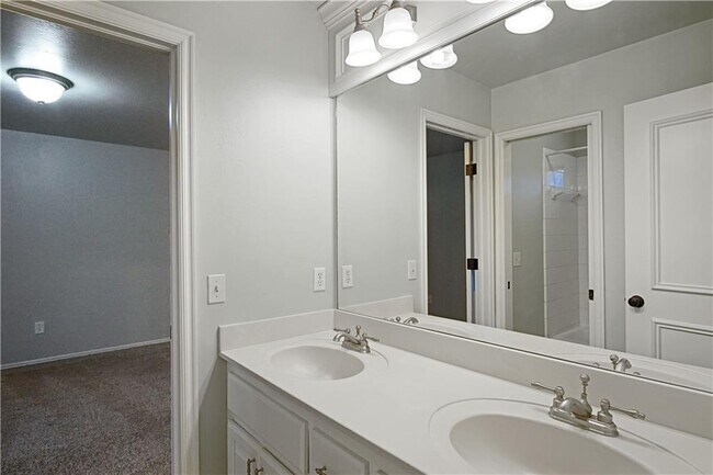 Building Photo - 9417 Forest Dale Dr