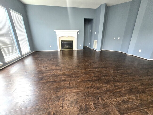 Building Photo - 15523 Clear Valley Dr