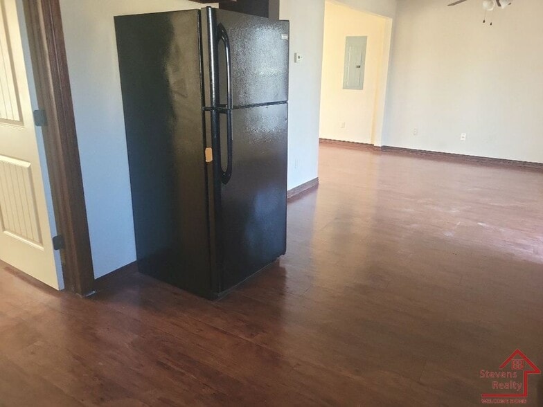 Building Photo - 1604 NW Lindy Ave