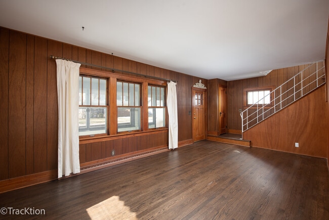 Building Photo - 5313 Lyman Ave