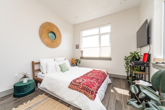 Building Photo - 400 Mystic Ave