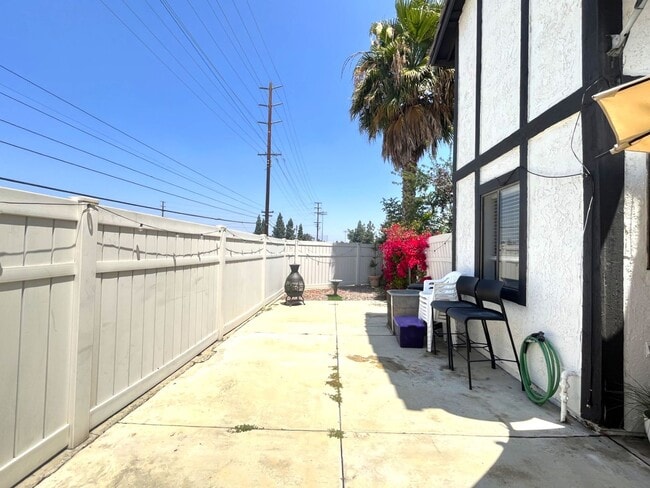 Building Photo - 2 bed, 1.5 bath in Riverside, CA!