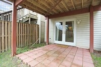 Building Photo - Charming End Of Group Townhome for Rent
