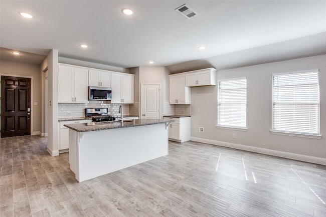 Building Photo - 3501 Montadale Ave