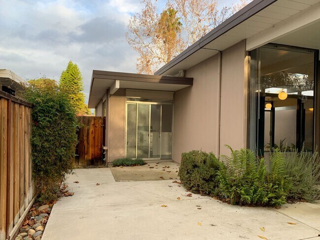 Building Photo - High-End San Jose 4 Bedroom Eichler!