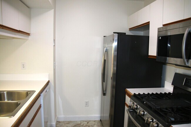 Building Photo - 5702 Mango Ln