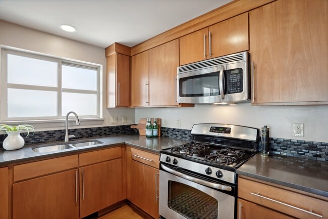 Building Photo - 923B N 85th St