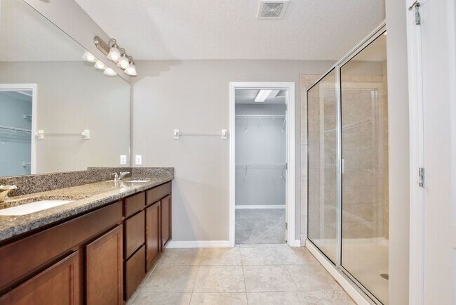 Building Photo - Gorgeous 3/2.5 Modern Townhome with 1 Car ...