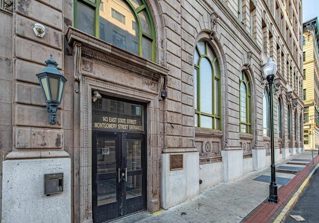 Building Photo - 143 E State St