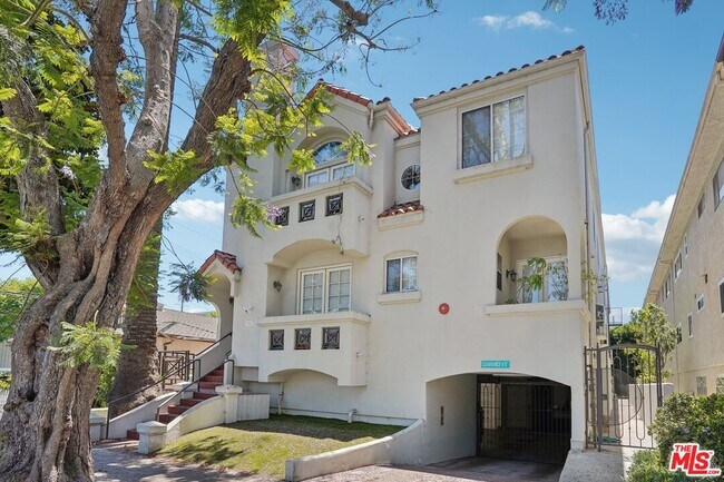 Building Photo - 1751 Barry Ave