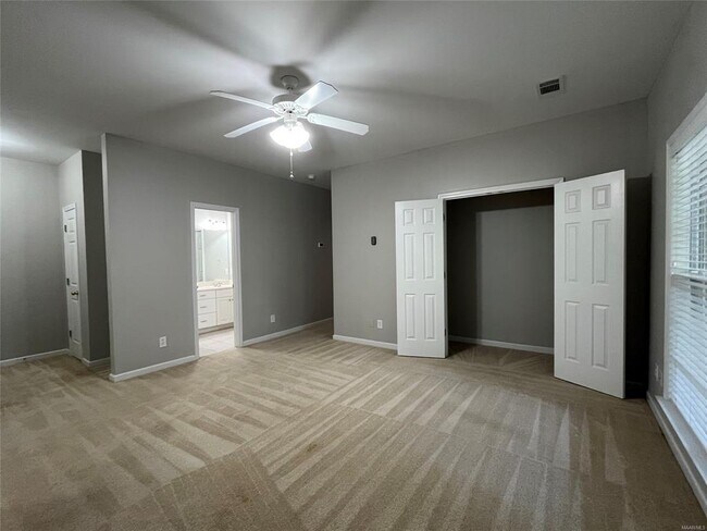 Building Photo - 704 Emerald Dr