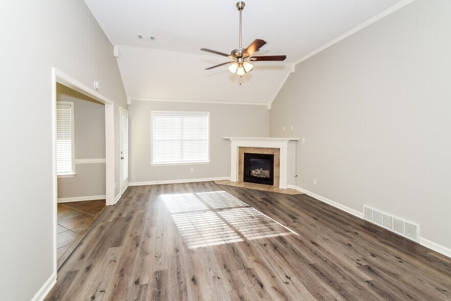 Building Photo - 1303 Chatman Way