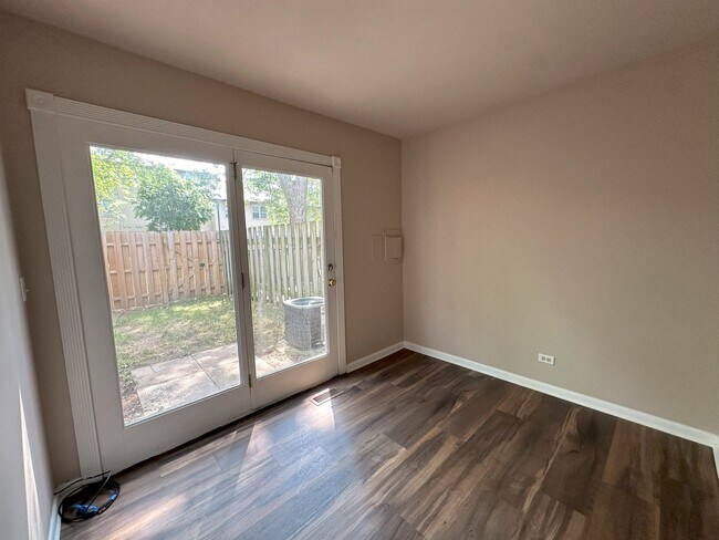 Building Photo - 276 Sioux Dr