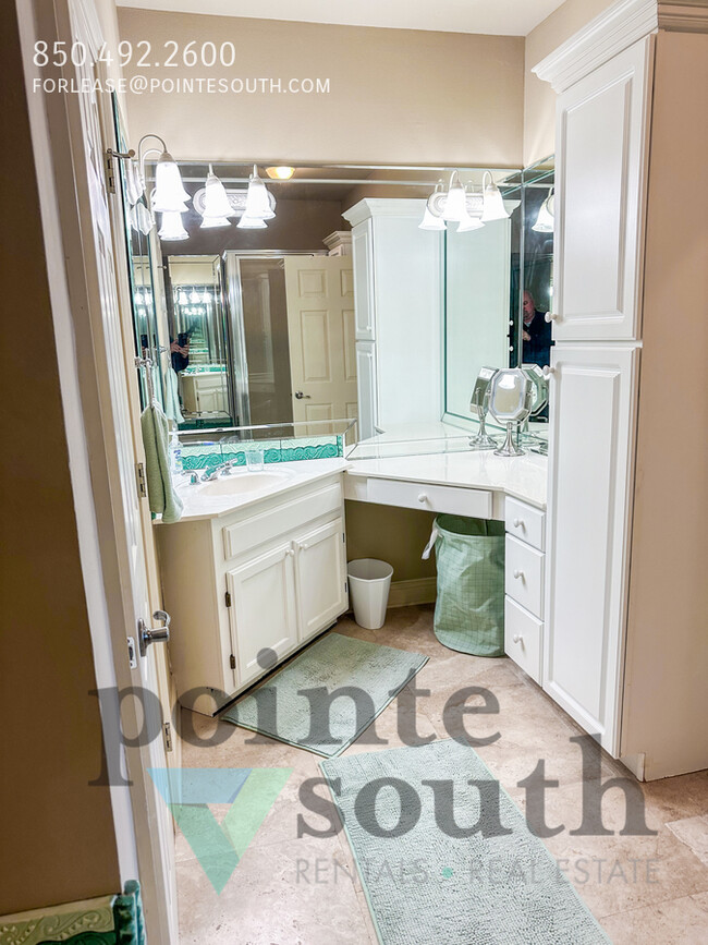 Building Photo - Furnished Condo in Destin!