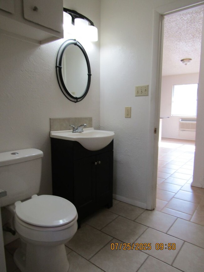 Building Photo - Very nice two-bedroom townhome, located in...