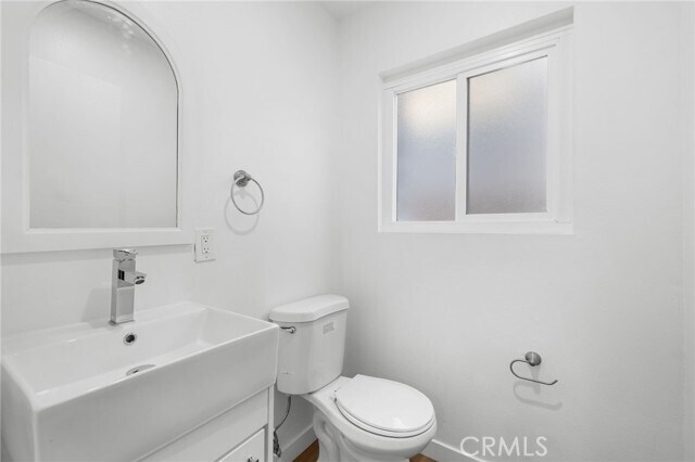 Building Photo - 621 E Cedar Ave