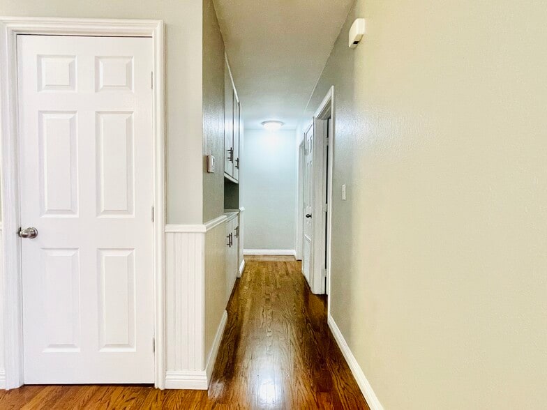 Building Photo - 10473 Rose Ann Cir