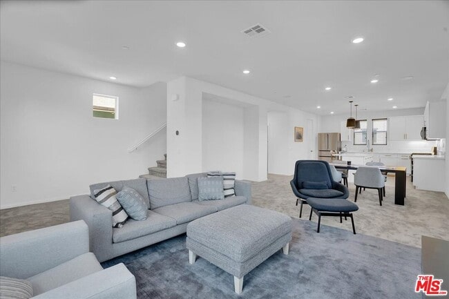 Building Photo - 725 Daniel Freeman Cir