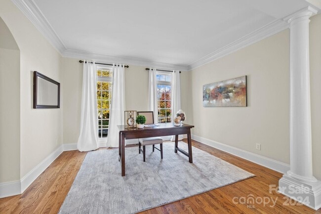 Building Photo - 9440 Wallace Pond Dr