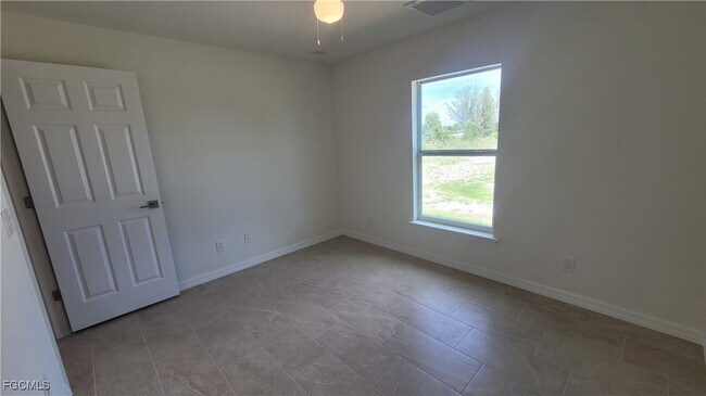 Building Photo - 4016 NE 12th Ct