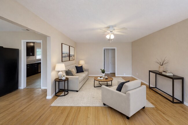 Building Photo - 6BD/3BA on College Ave!