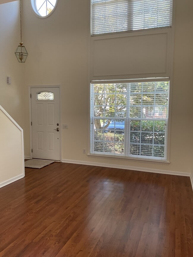 Building Photo - 3 bed, 2.5 bath in desirable Willowmere!