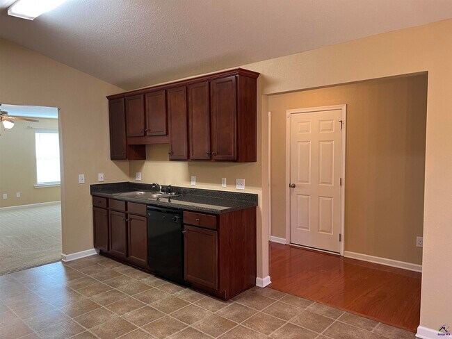 Building Photo - 120 Magnum Way