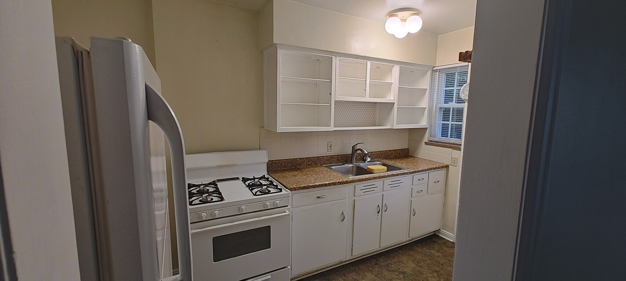 Kitchen area - 602 Northridge Rd