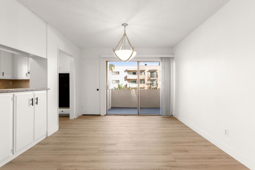 Building Photo - Beverly Apartments